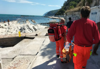 Tuffi pericolosi al Passetto: due feriti soccorsi dalla Croce Gialla